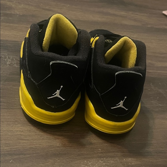 Kids Black and Yellow Jordan Spizikes - Picture 3 of 6